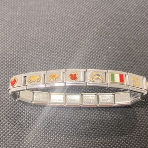 Vintage Zoppini Charm bracelet with 17 charms.